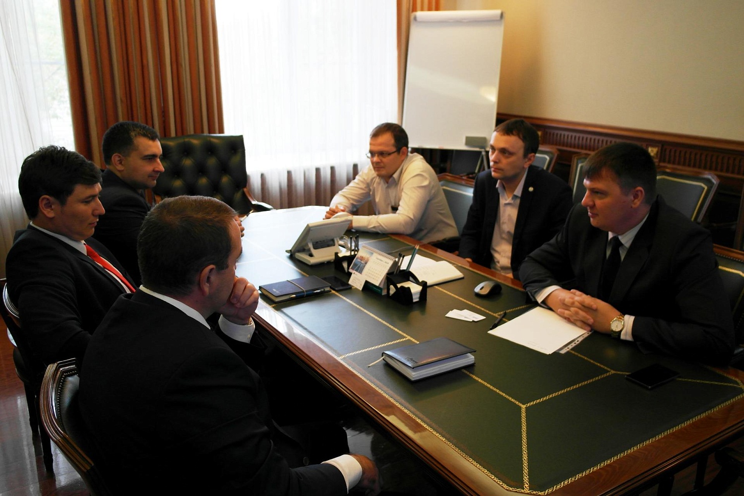 Обсудили варианты обмена передовым опытом с представителями ПАО «Газпром нефть»
